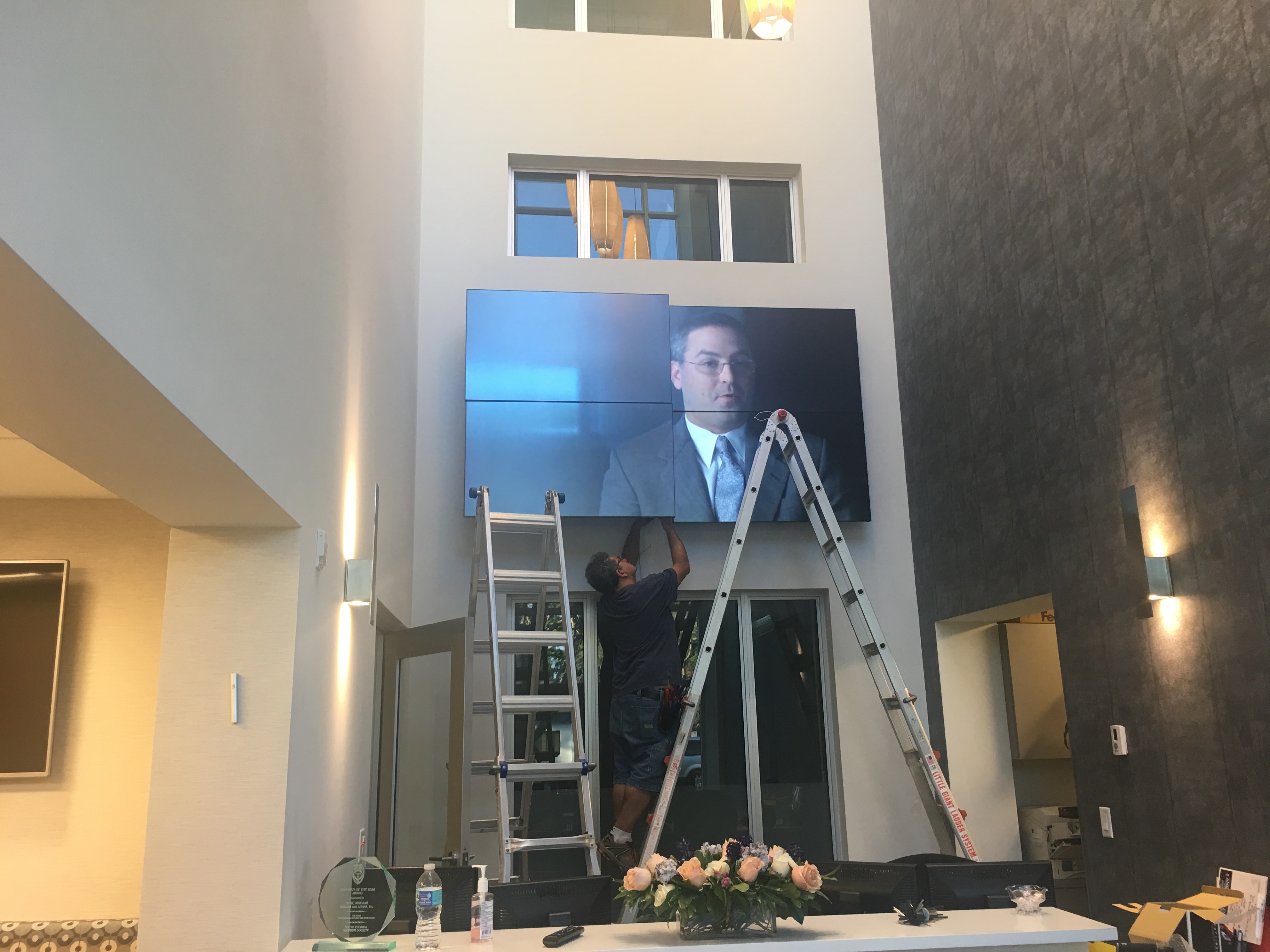 Two-by-two entry lobby video wall installation